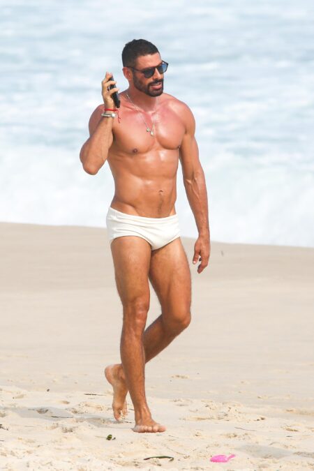 Naomi Campbell revela que estudou com Cauã Reymond em NY e reencontra galã no “Domingão”