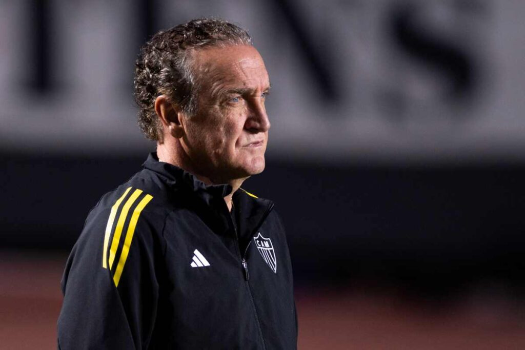 “fiz-e-faria-de-novo”,-destaca-cuca-sobre-mudancas-antes-do-classico