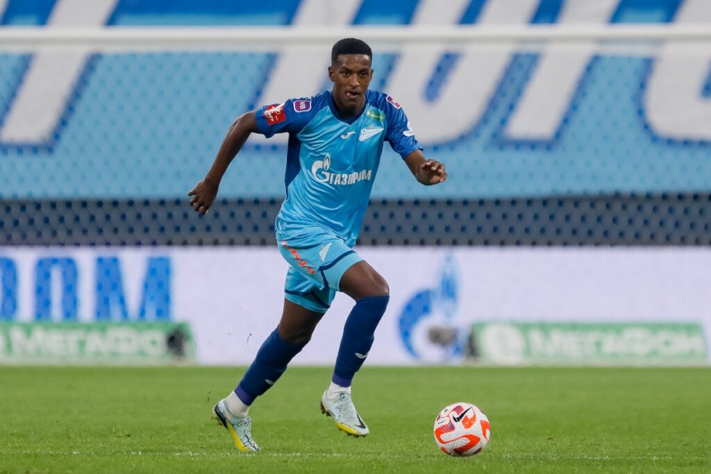 vasco-anuncia-contratacao-de-ex-zagueiro-da-selecao-brasileira