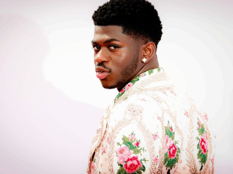 lil-nas-x-e-acusado-de-agressao-a-um-policial-e-permanece-preso-sob-fianca,-diz-site