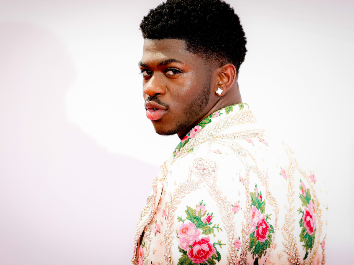 Lil Nas X é acusado de agressão a um policial e permanece preso sob fiança, diz site