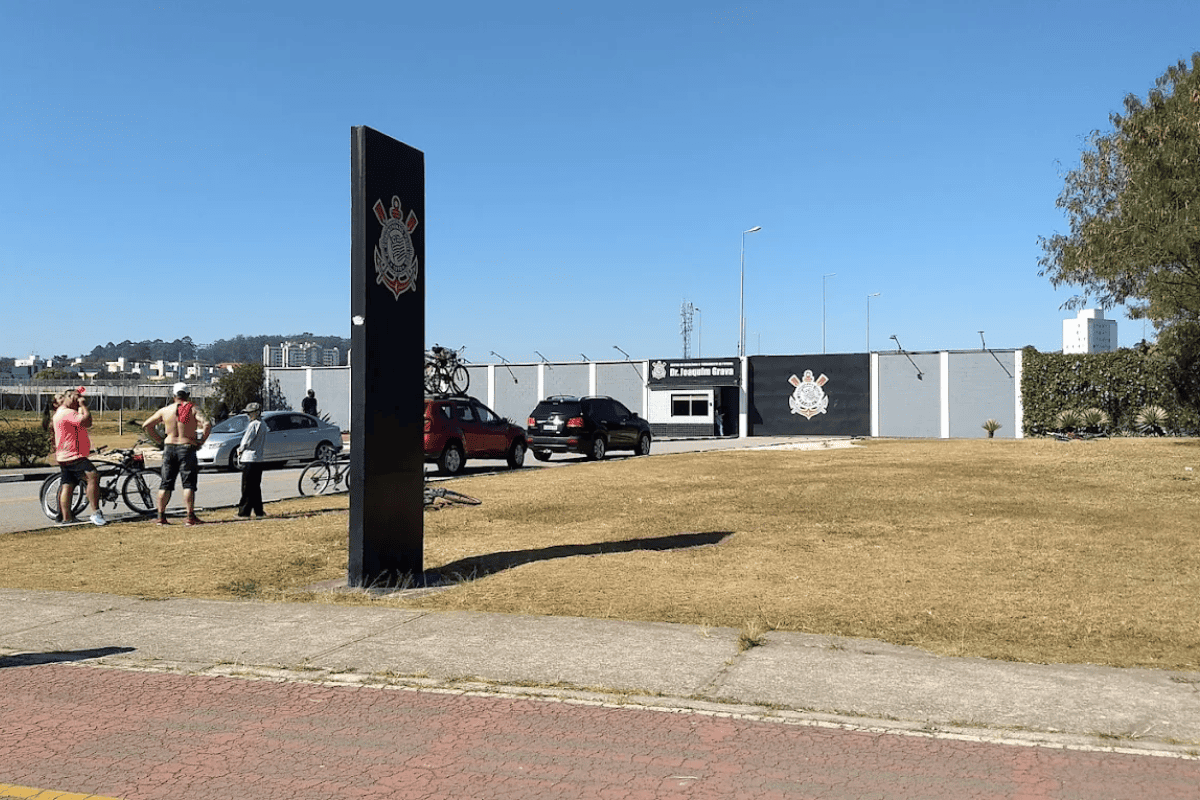 Corinthians elege Osmar Stabile como presidente tampão até 2026