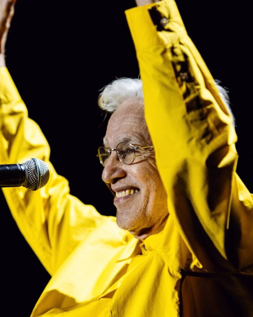 policial-para-carro-de-caetano-veloso-em-blitz-e-surpreende-com-pedido-incomum