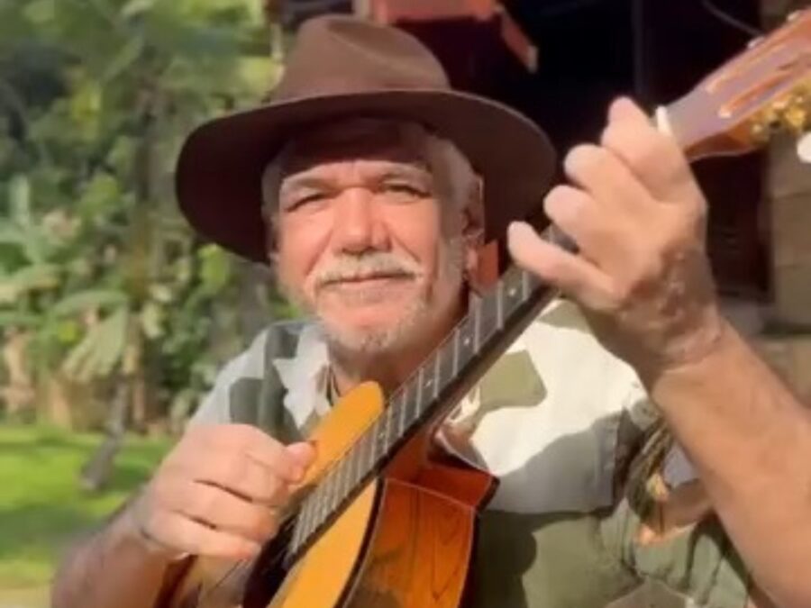 Jackson Antunes relembra carreira e declara amor à música sertaneja no “Caldeirão com Mion”