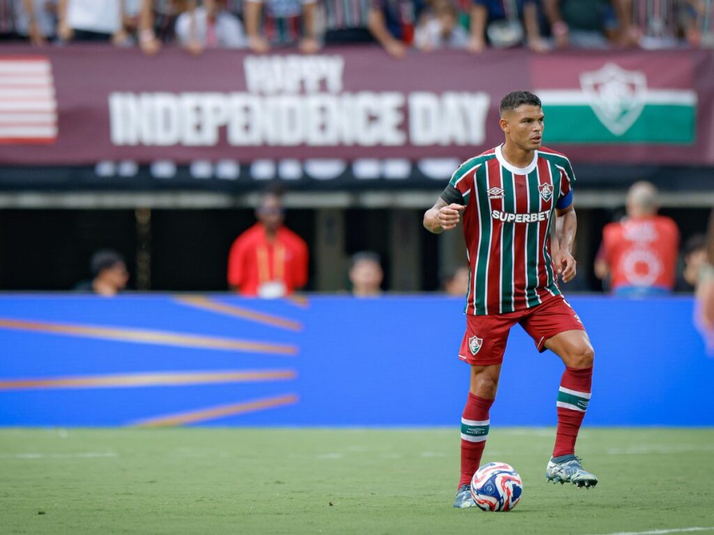 recuperado-de-lesao,-thiago-silva-anima-torcida-do-fluminense-antes-de-duelo-com-o-bahia