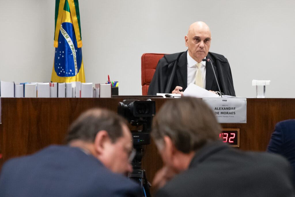 vigilancia-de-bolsonaro:-moraes-quer-posicao-da-pgr-sobre-pedido-da-pf
