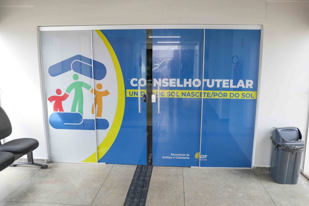 Conselheira tutelar a jovem: “Lésbica e ateia são coisas do demônio”
