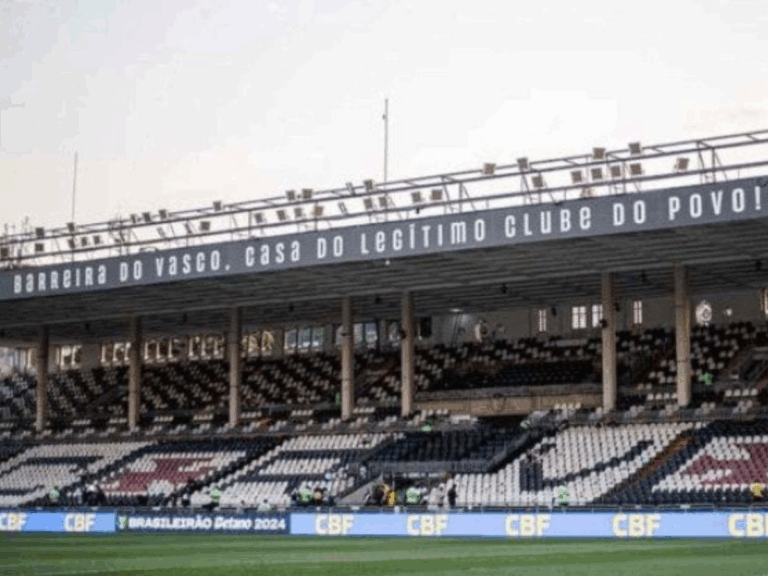 caminhao-bate-contra-o-muro-de-sao-januario-horas-antes-de-classico-da-copa-do-brasil