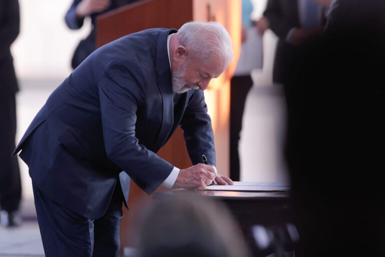 lula-assina-decreto-que-regulamenta-a-tv-30.-entenda o que muda