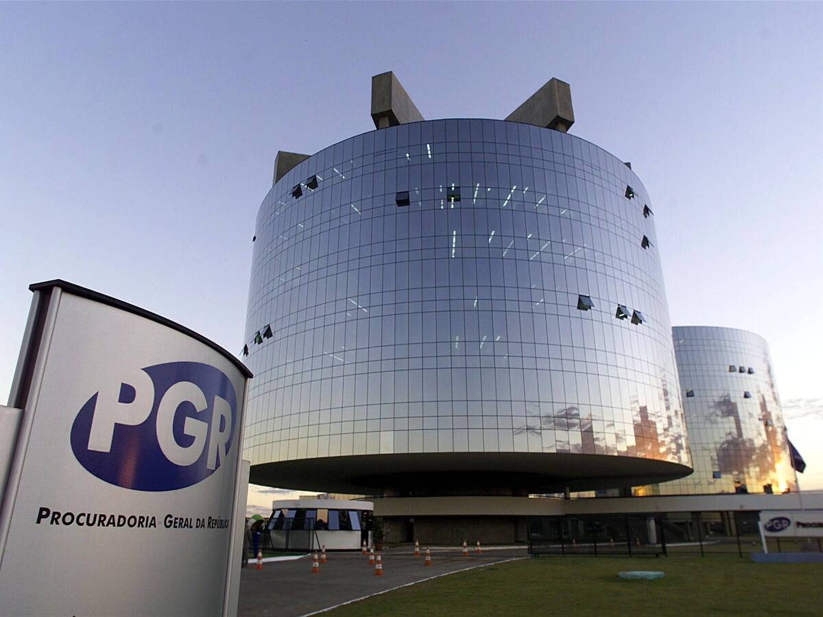 STF prorroga prazo para PGR emitir parecer sobre “fuga” de Bolsonaro para Argentina