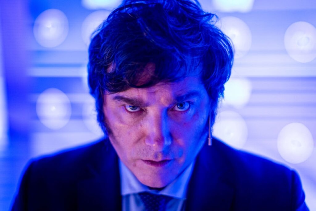 milei-se-pronuncia-apos-ser-atacado-a-pedradas-na-argentina