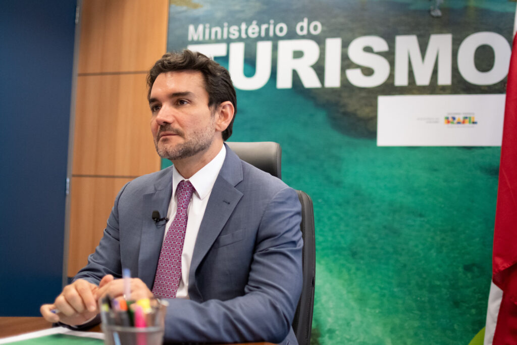 uniao-brasil-pressiona-por-saida-do-governo-e-ameaca-expulsar-ministro