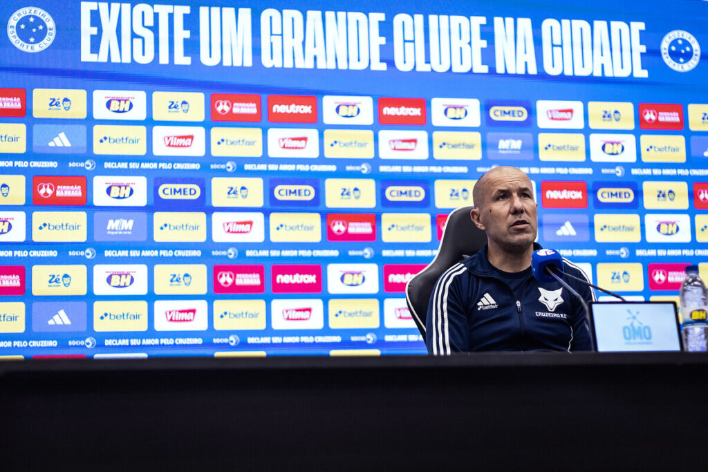 leonardo-jardim-destaca-fabricio-bruno-e-a-evolucao-nas-bolas-paradas