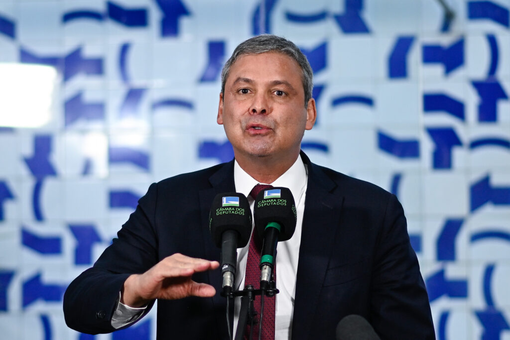 por-falta-de-acordo,-votacao-da-pec-da-blindagem-e-adiada