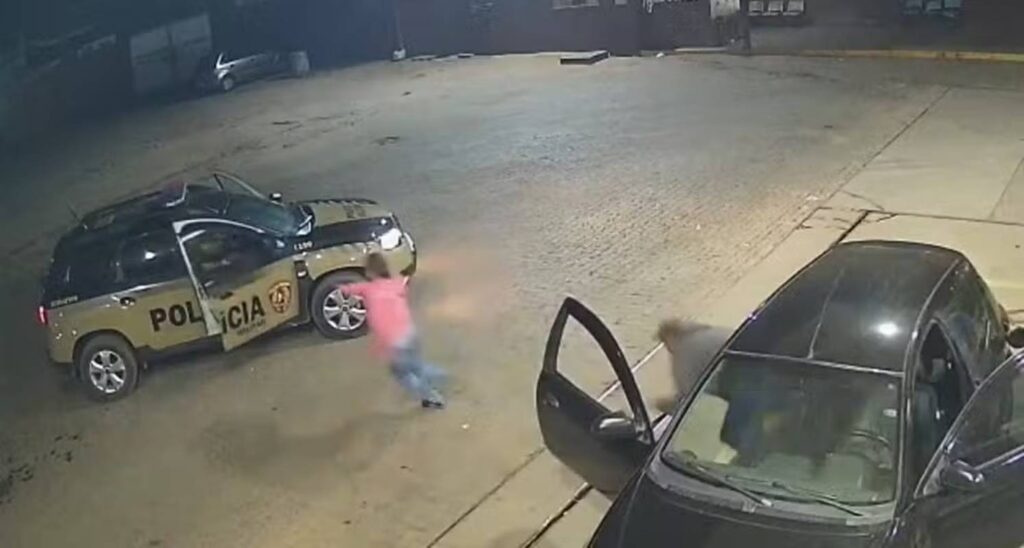 video.-vitima-de-estupro-salta-de-carro-e-pede-socorro-para-pm-em-mg