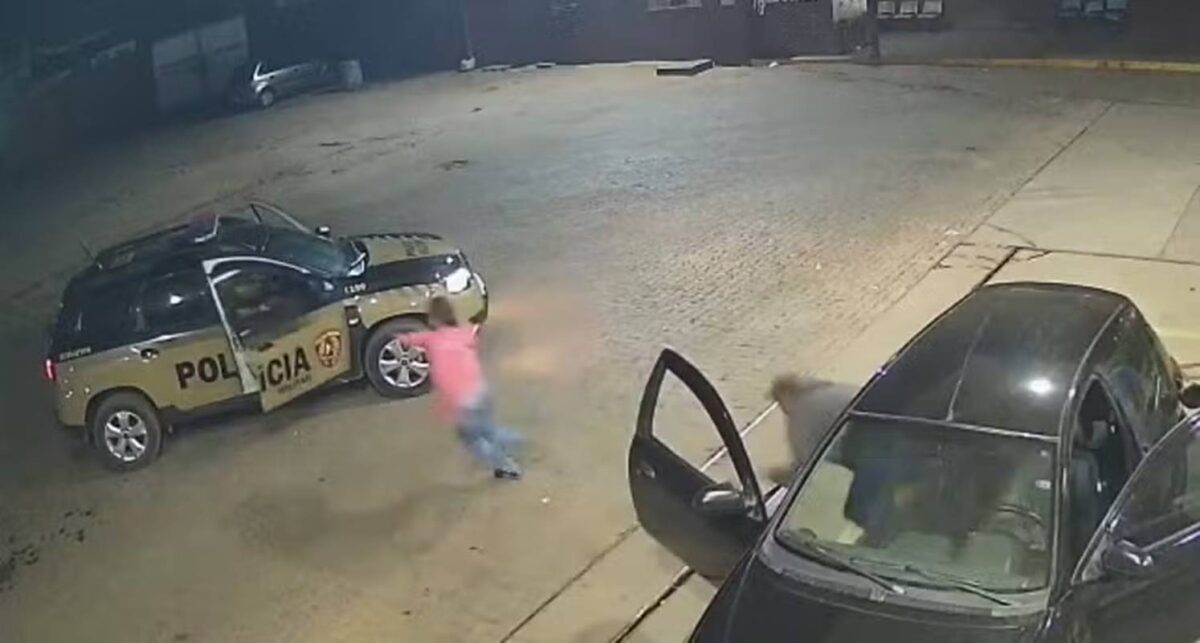 Vídeo. Vítima de estupro salta de carro e pede socorro para PM em MG