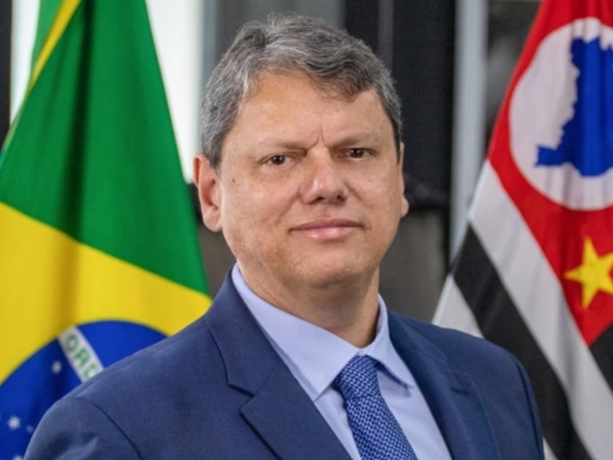 Atlas: Tarcísio lidera simulação de 2º turno contra Lula, 48,4% a 46,6%