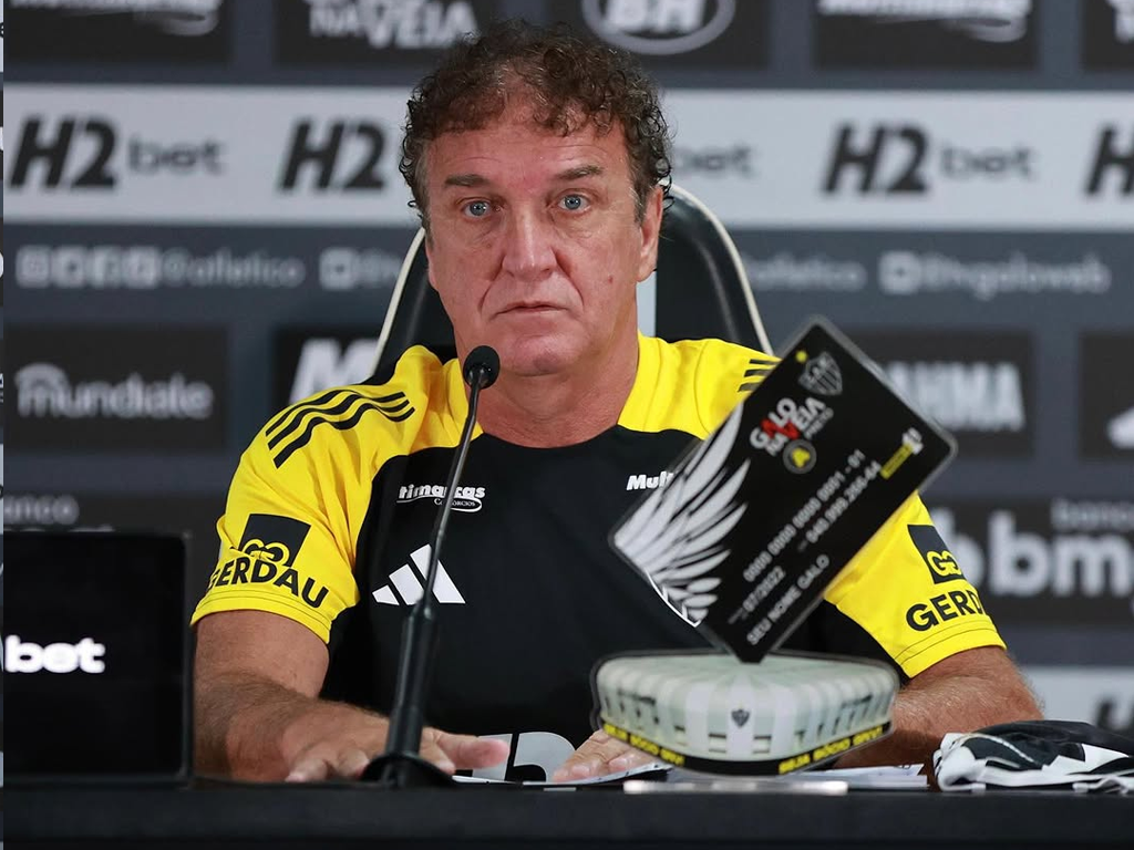 em-meio-a-possivel-saida-do-atletico-mg,-cuca-faz-cirurgia-no-ombro