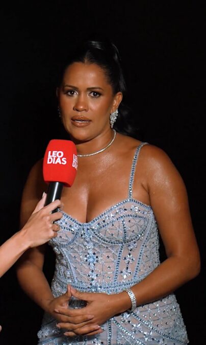 Influenciadora Gicely Rafaela realiza sonho e brilha ao comandar palco no DVD de Priscila Senna