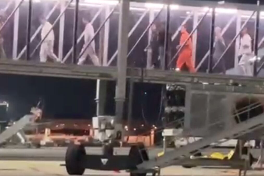 Vídeo mostra brasileiros deportados pelo governo Trump em avião da Gol