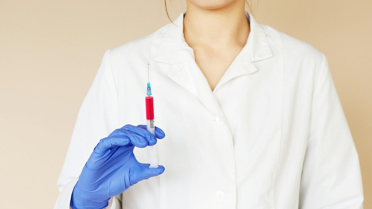 Brasil começa a vender primeira injeção preventiva de longa duração contra HIV