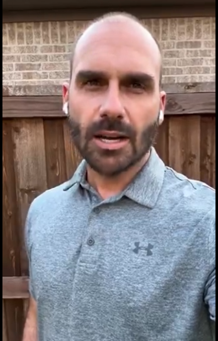 Eduardo Bolsonaro questiona compatibilidade da renda de Moraes com seu padrão de vida
