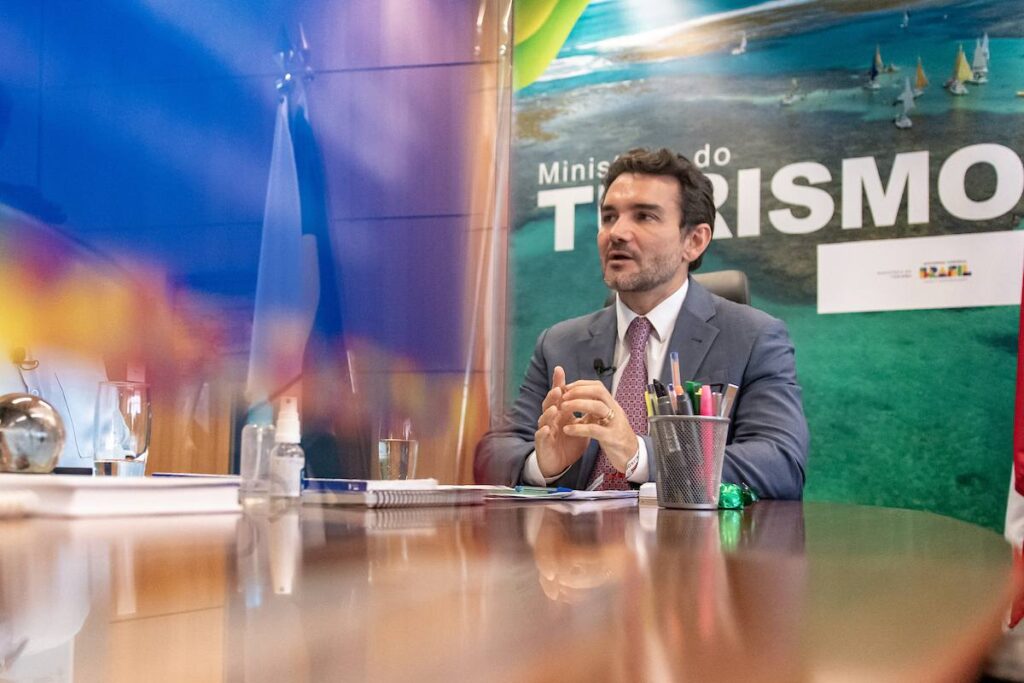 uniao-brasil-da-ultimato-para-ministro-do-turismo-deixar-governo