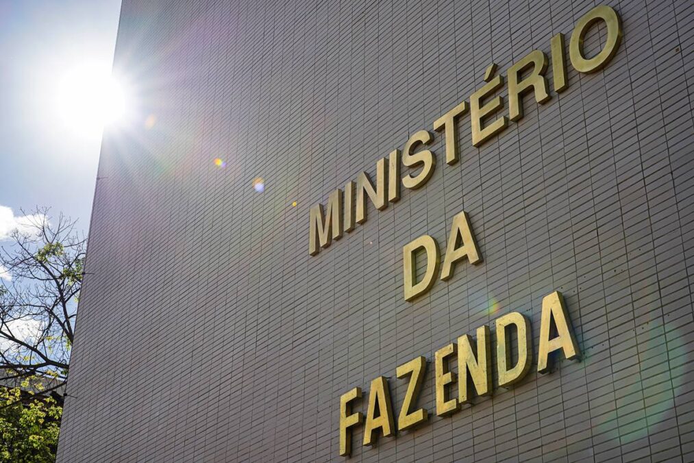 Orçamento de 2026 prevê salário mínimo de R$ 1.631