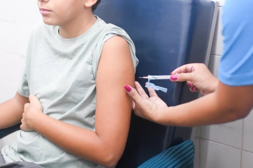 Em campanha contra HPV, escolas aplicam outras vacinas e mães reclamam