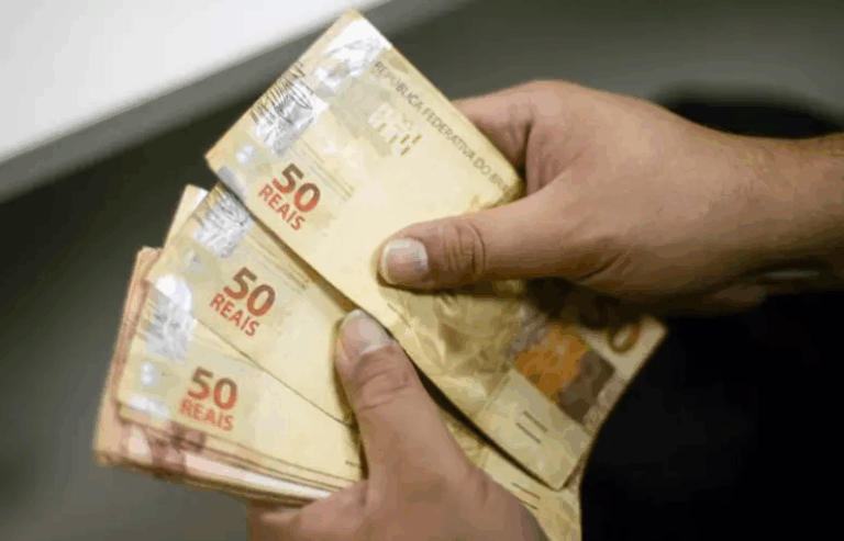 governo-preve-salario-minimo-de-r$-1.631-no-orcamento-de-2026