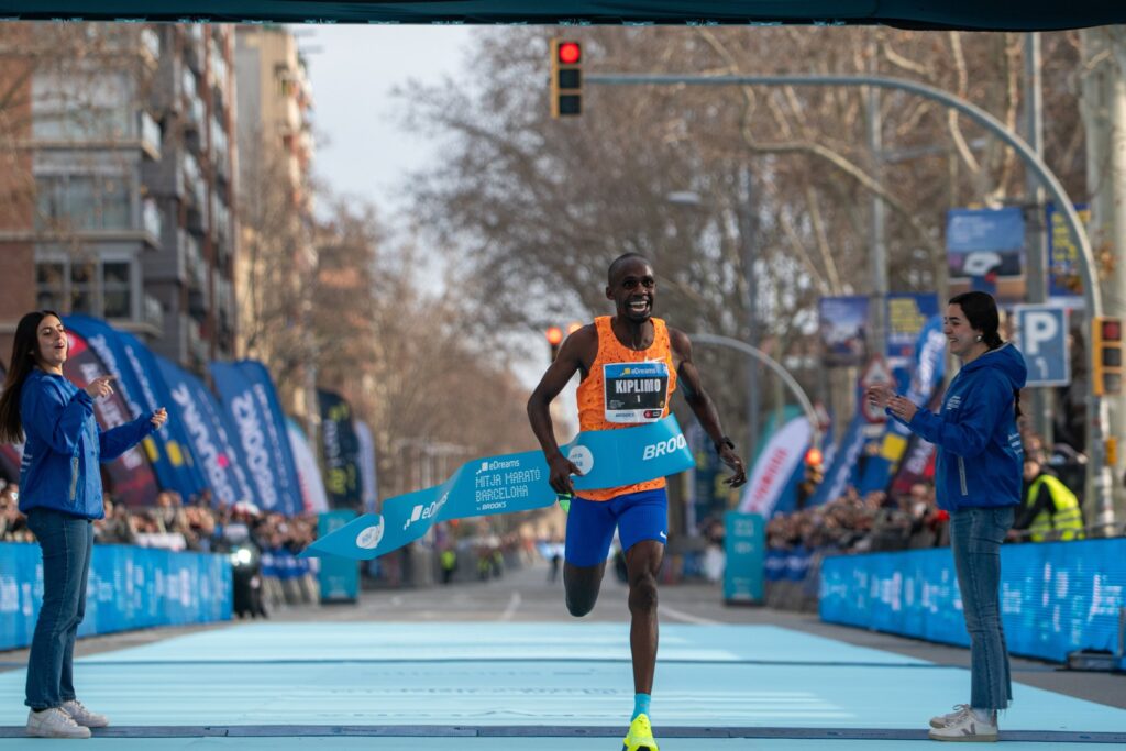 meia-maratona-metropoles:-saiba-qual-e-o-recorde-mundial-dos-21-km