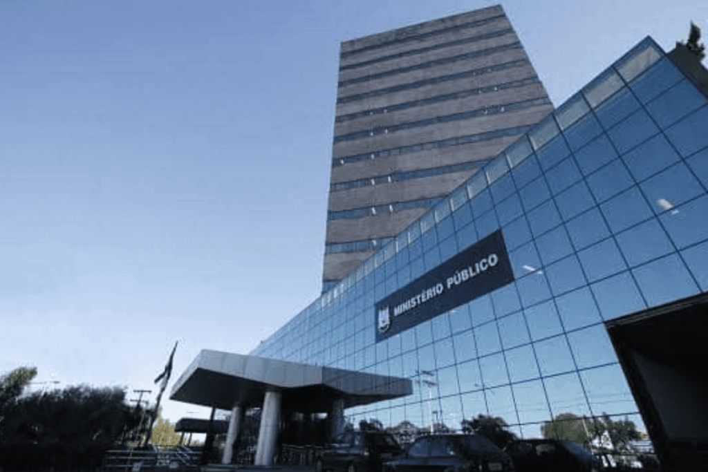 promotor-e-investigado-por-suposta-fala-racista-em-juri:-“chibatadas”