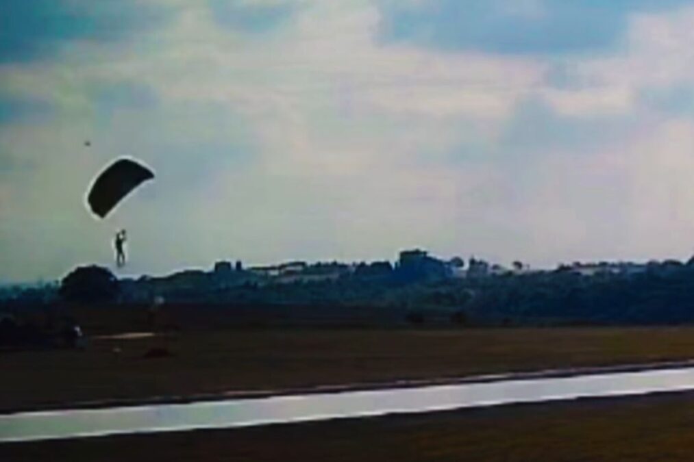 Vídeo mostra filho de desembargador caindo durante salto de paraquedas