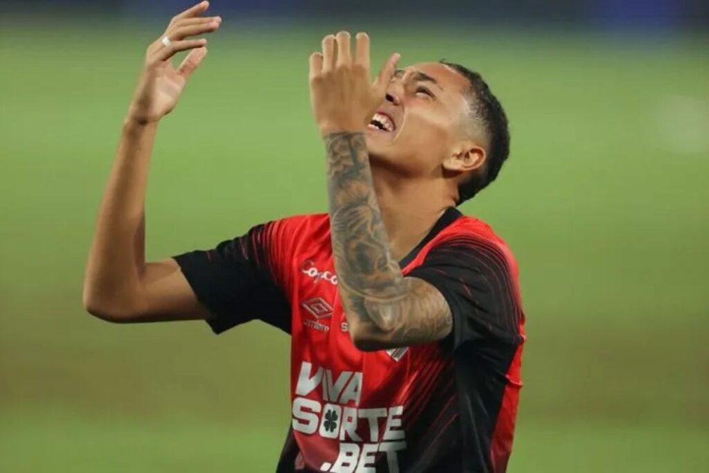 cruzeiro-anuncia-contratacao-de-joia-do-athletico-pr