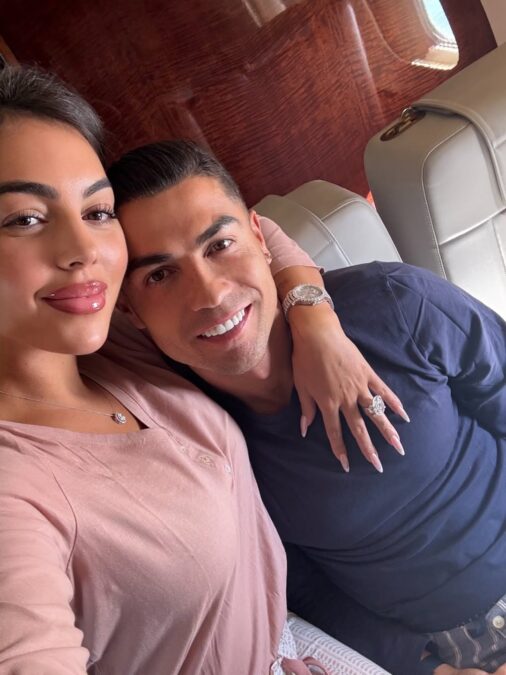 Georgina Rodríguez exibe aliança de noivado avaliada em mais de R$ 27 milhões