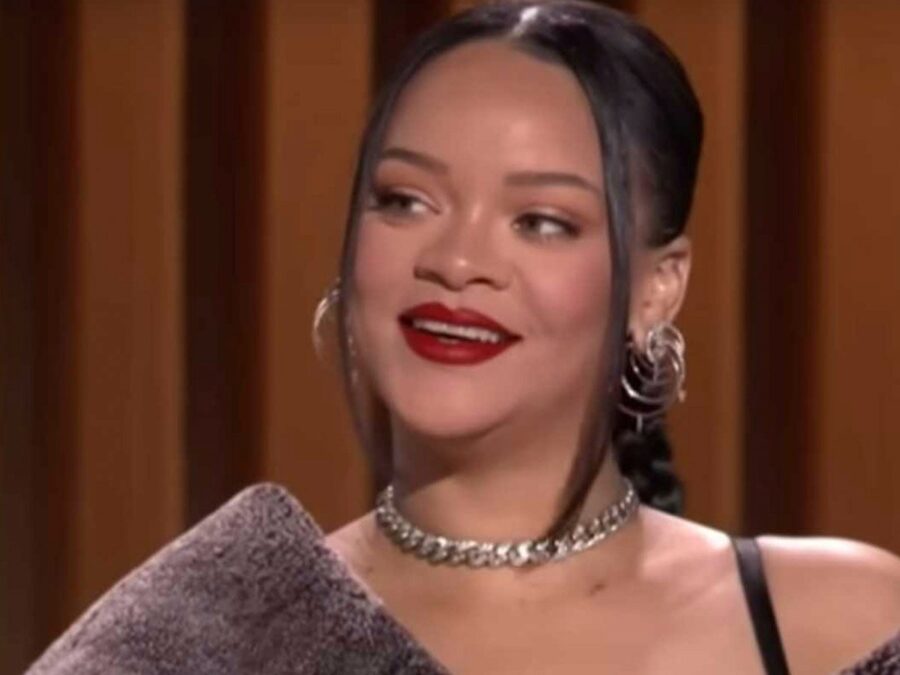 Rihanna celebra 20 anos de carreira com retrospectiva e agradece fãs