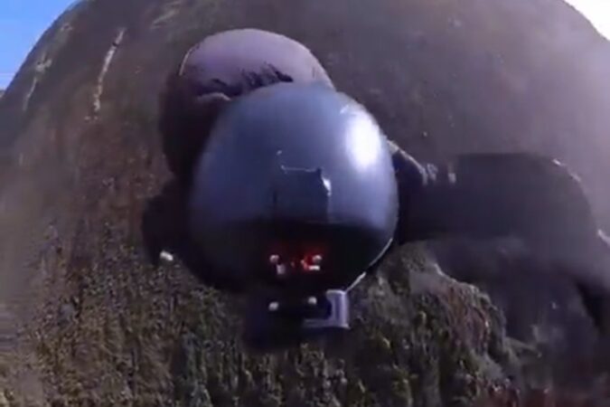 bombeiro-filma-a-propria-queda-durante-salto-de-base-jump-no-es