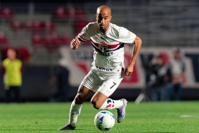 lucas,-do-sao-paulo,-se-diz-aliviado-apos-cirurgia:-“zero-bala”