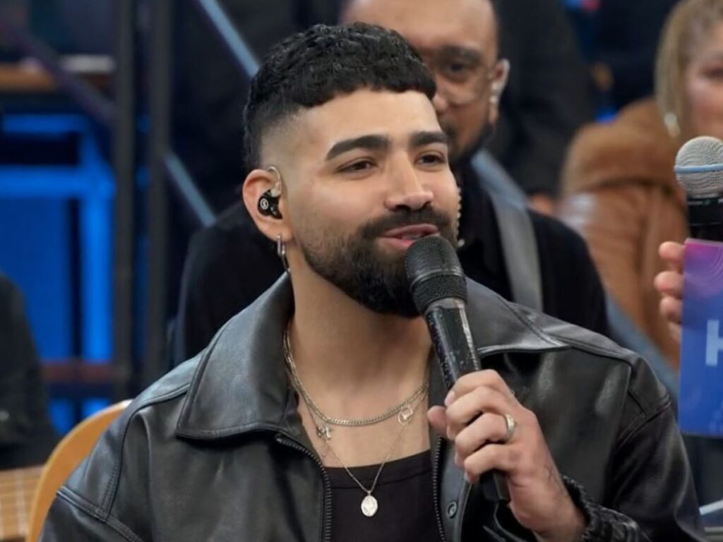 no-altas-horas,-dilsinho-abre-o-coracao-ao-falar-do-filho-de-6-meses