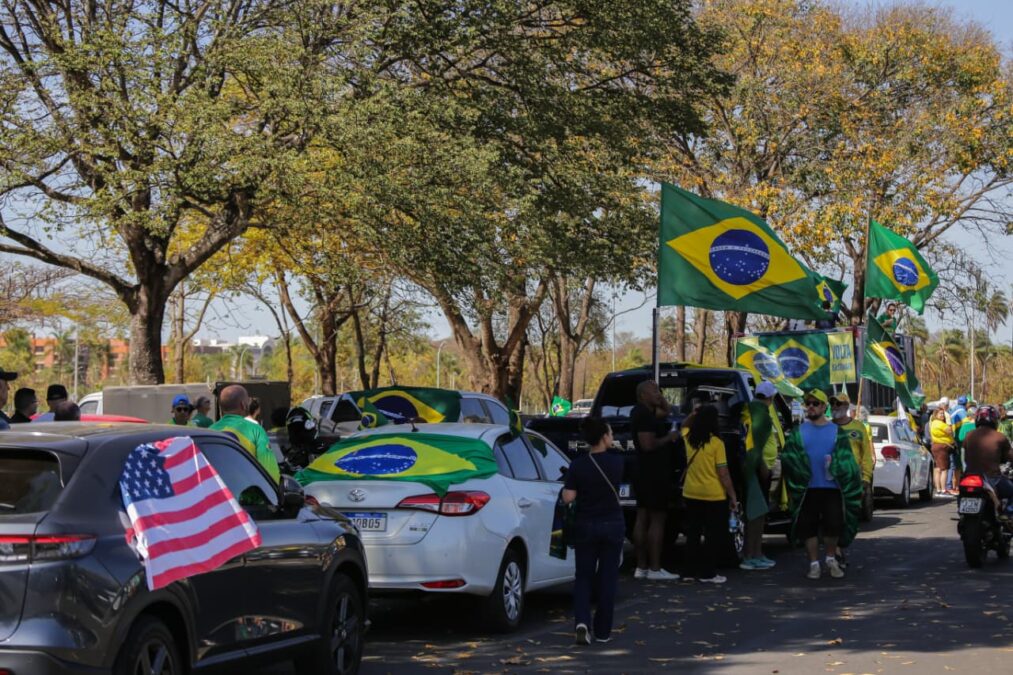 Brasília tem ato pró-Bolsonaro antes de julgamento no STF. Vídeo