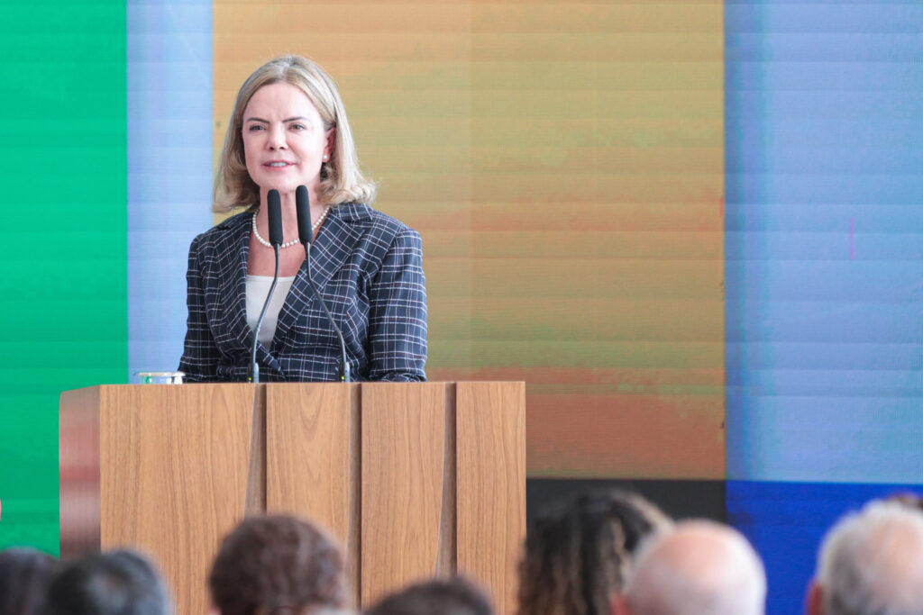 gleisi-critica-tarcisio-apos-aceno-de-indulto-a-bolsonaro:-“fantoche”