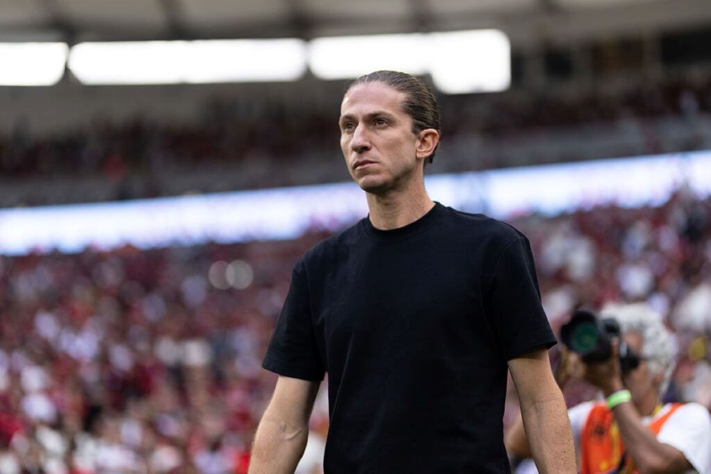 filipe-luis-ve-superioridade-do-flamengo,-apesar-de-“vazamento”-no-fim