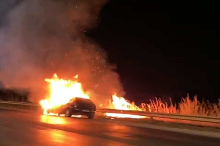 video:-carro-pega-fogo-e-assusta-motoristas-na-br-020
