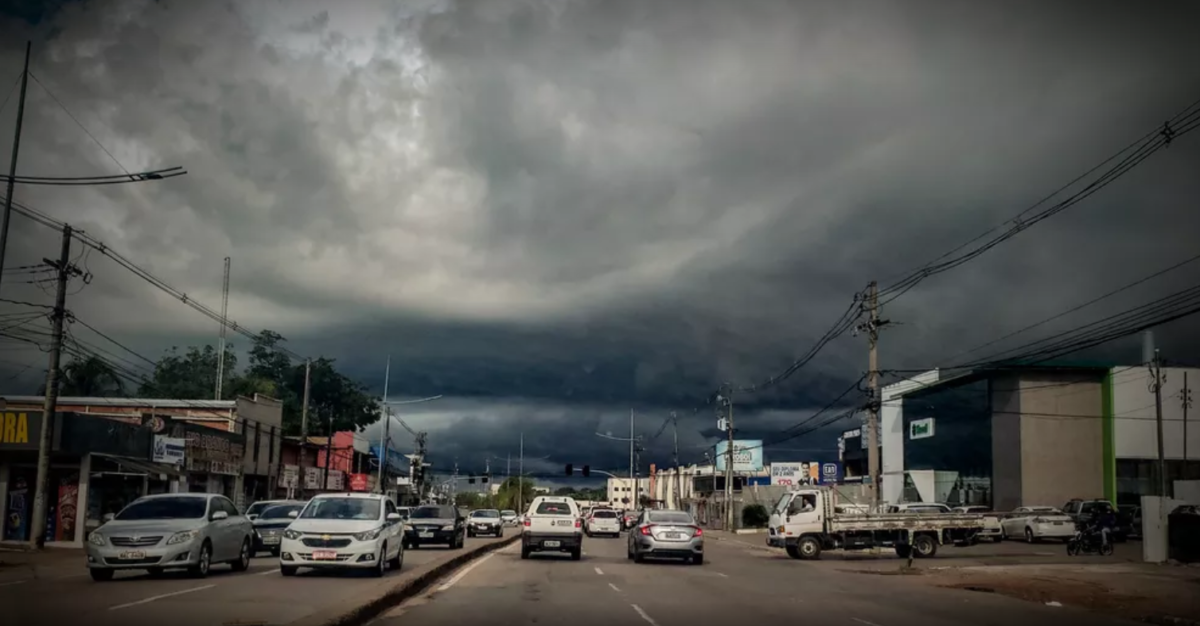 Frente fria chega ao Acre nesta sexta com ventos fortes, sensação térmica de até 9°C e risco de temporais