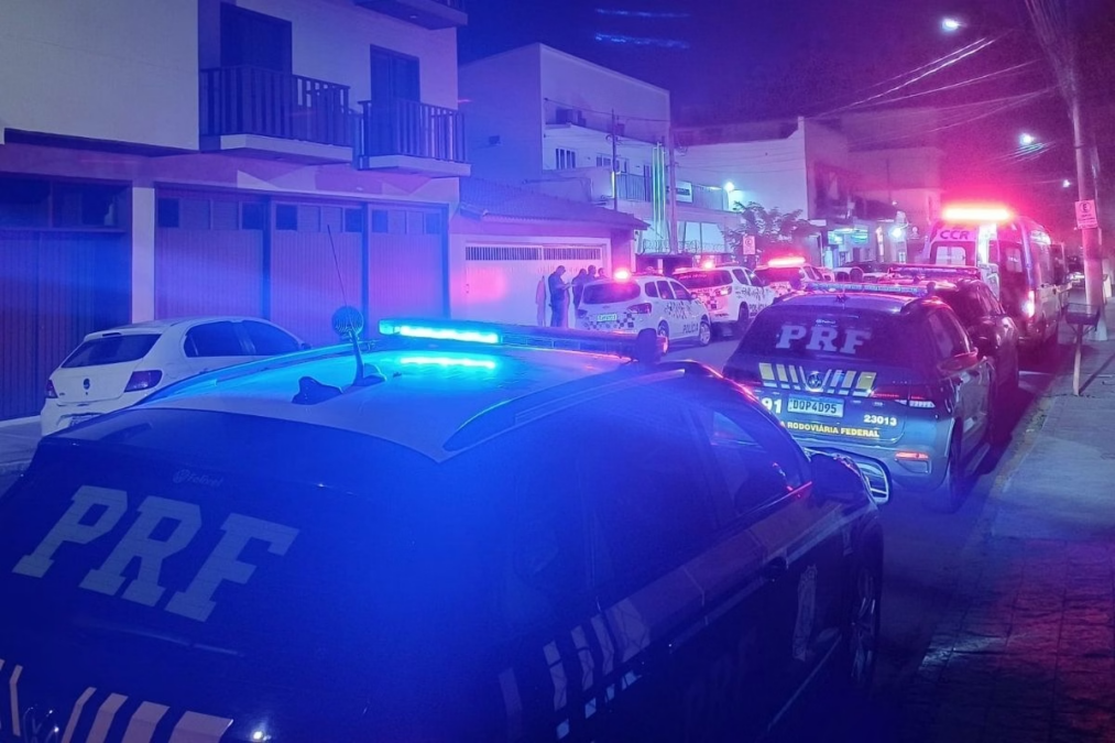 Perseguição na Dutra termina com 160 kg de cocaína apreendidos e policial ferido