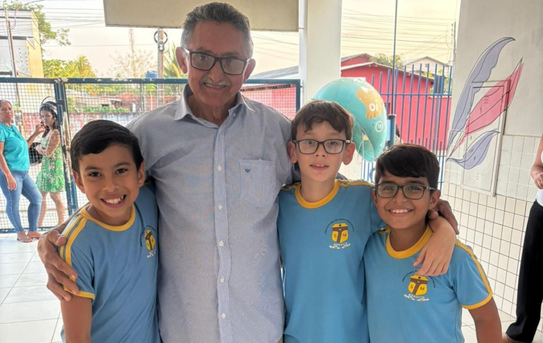 Aos 75 anos, seu Antônio Bastos se despede da Escola Siqueira de Menezes após 40 anos como porteiro em Sena Madureira