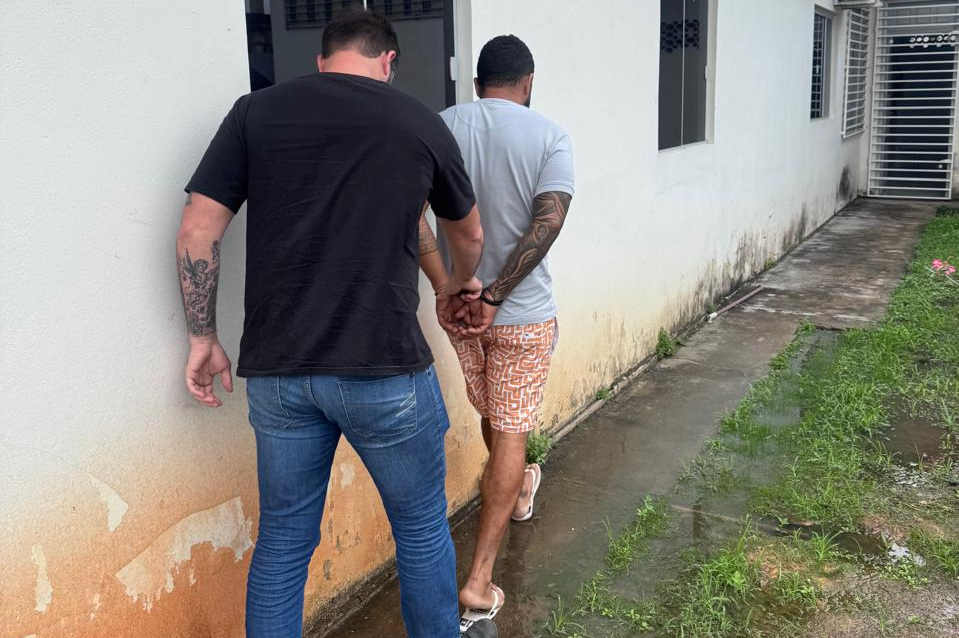 Polícia Civil prende homem em Cruzeiro do Sul por descumprimento de medida protetiva; acusado já possuía extensa ficha criminal. Foto: cedida