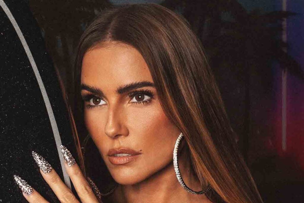 deborah-secco:-“cultura-estetica-nos-impoe-uma-perfeicao-inalcancavel”