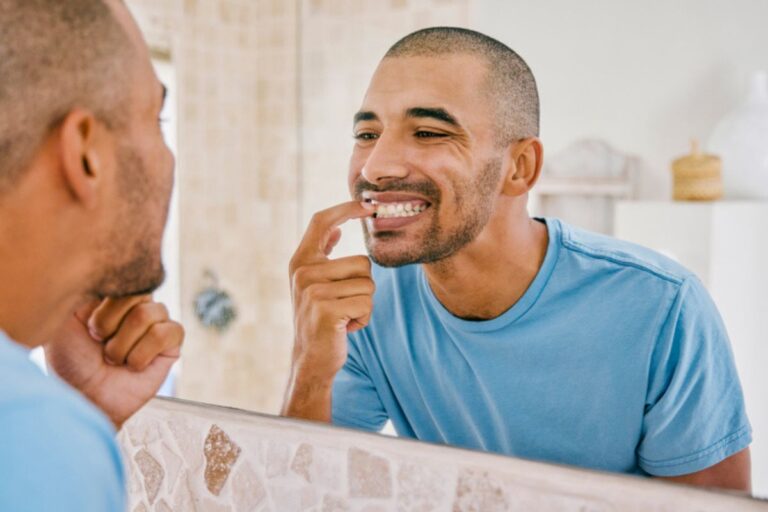 dentes-do-ozempic:-saiba-o-que-as-injecoes-podem-causar-a-saude-bucal