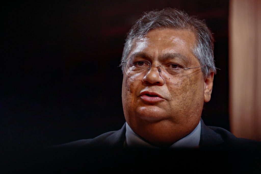 flavio-dino-se-manifesta-apos-ser-atacado-por-mulher-durante-voo